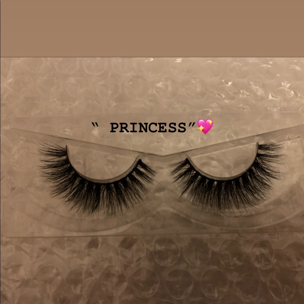 Lashes - Picture 3 of 3